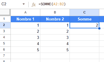 Démonstration de l'utilisation de la recopie incrémentée pour étendre une formule dans Google Sheets