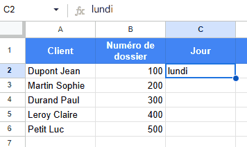 Démonstration de l'utilisation de la recopie incrémentée pour étendre un jour de la semaine dans Google Sheets