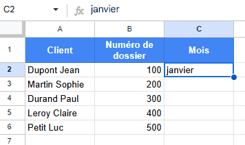 Démonstration de l'utilisation de la recopie incrémentée pour étendre un mois dans Google Sheets